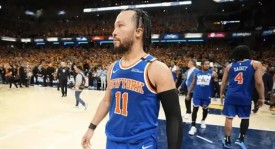 火箭队核心斯通交易待定，乌度卡调整战术重练控卫阵容应对范乔丹缺席